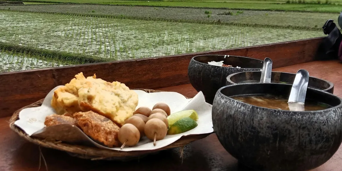Soto Ayam Lumayan: Kenikmatan yang Menggoda di Jantung Cilacap